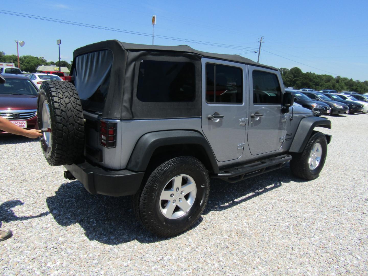 2013 Silver Jeep Wrangler Unlimited Sport 4WD (1C4BJWDG2DL) with an 3.6L V6 DOHC 24V FFV engine, Automatic transmission, located at 15016 S Hwy 231, Midland City, AL, 36350, (334) 983-3001, 31.306210, -85.495277 - Photo#7